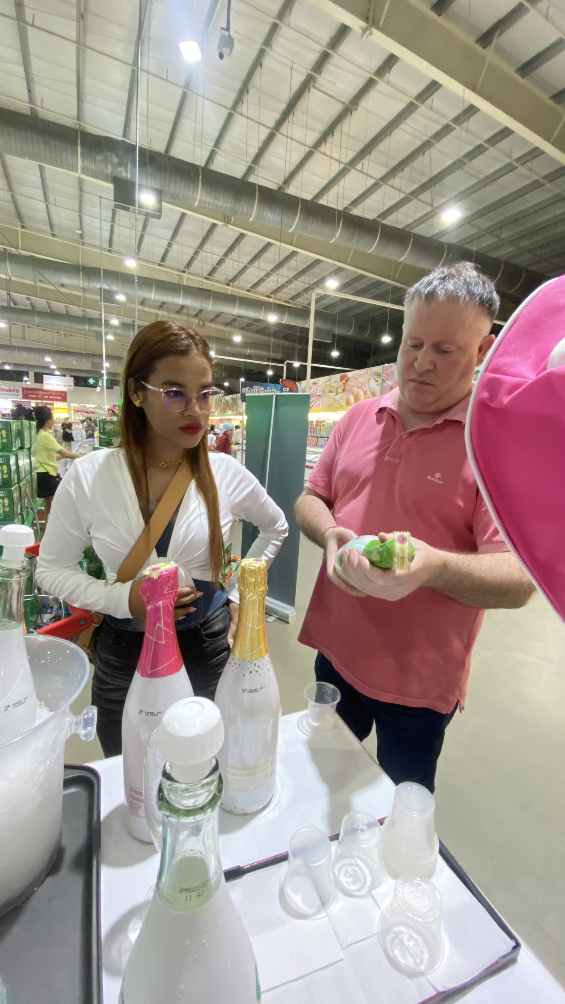 Sparkling Fruit Wine Testing Success at Makro Market Day 3 Highlights - Image 31